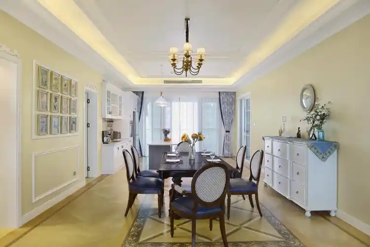 吊灯 餐桌 餐边柜 大户型轻奢美式装修餐厅效果图 大户型餐厅美式效果