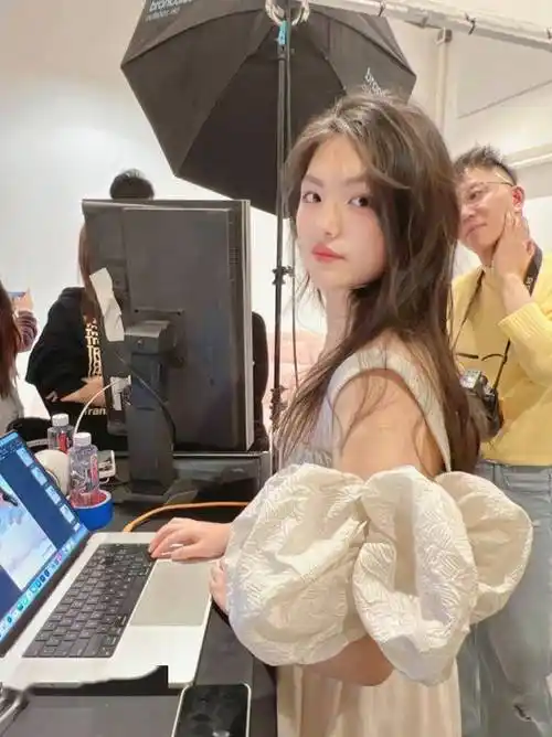 陈冠希居然把女儿养的这么diao