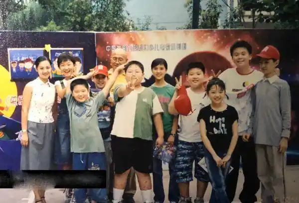 《快乐星球》最可惜的一位童星,7年前因病离世,生命定格在15岁_徐嘉伟