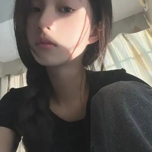 日常自拍美丽大方女生头像