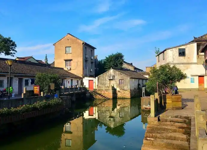 探寻杭州的失落明珠:长河古镇的兴衰 杭州是一座历史悠久,文化丰富的