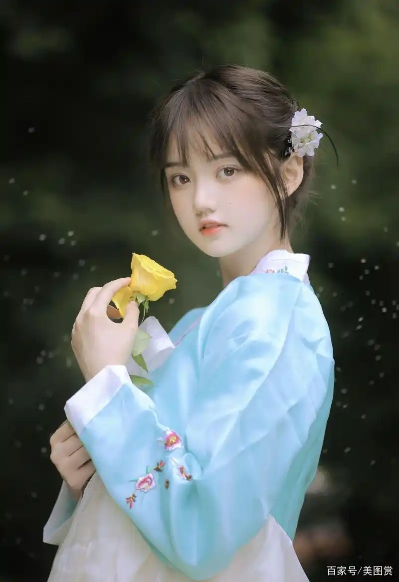 美若天仙～神仙颜值小萝莉森林写真丨日子需要我们进取向上