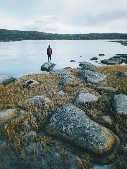 一个人的自驾环华之旅,通过手机拍照记录各种旅行遇见,足以治愈人心!