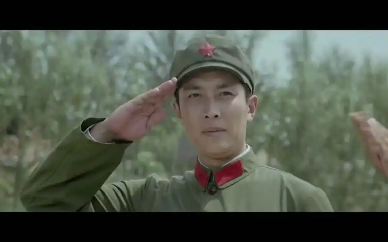 对越自卫反击战 经典国产战争影片《高山下的花环》血染的风采_哔哩