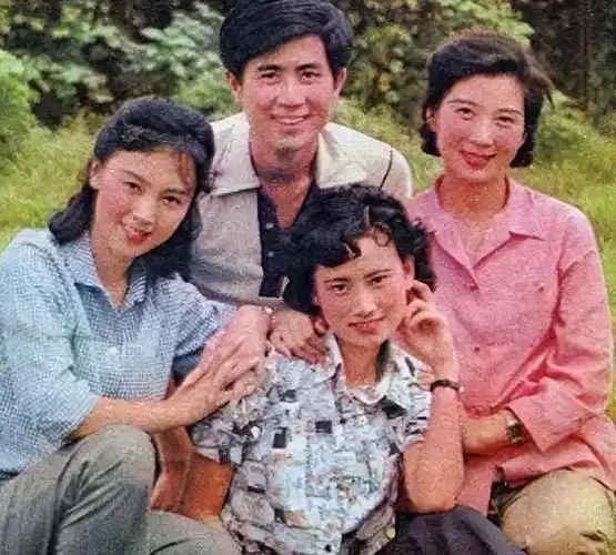 回顾赵静当红时嫁普通人婚后生一子如今还好吗