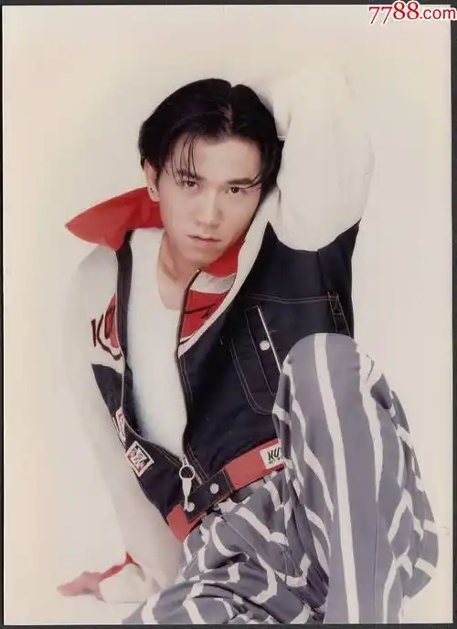 香港著名影星歌星温兆伦