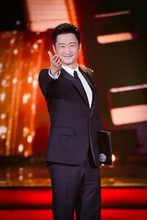 十八届中国长春电影节#吴京上台讲述《让中国故事更精彩》高清图集4p