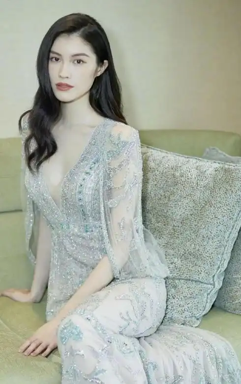 没分手!陈伟霆何穗再次被拍疑似甜蜜同居,何穗晒泳装照疑似怀孕