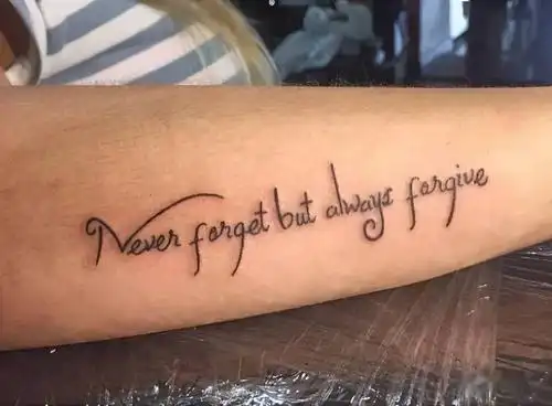 20条适合纹在身上的英文短句快快收藏