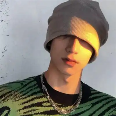 霸气个性的冷酷高冷男子帅哥头像 戴帽子暗色系低调微信男头真人