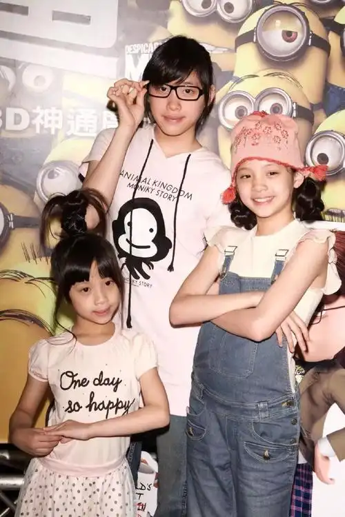 热巴表妹"照骗",整了牙的欧阳娣娣还是被娜娜吊打…明星妹妹想出道不