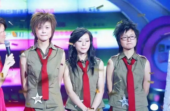 2021辣眼明星 | 爱马仕哭了,花多少钱才能让吴宣仪不背我们的包?