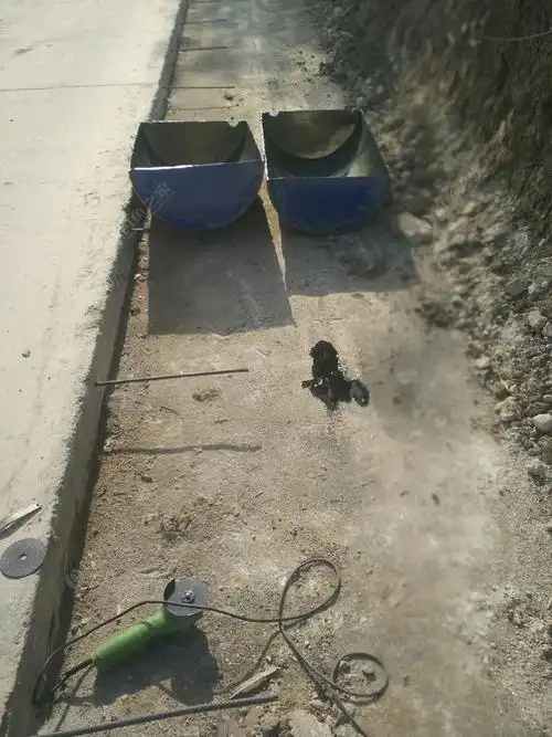 闲来无事,弄俩油桶,自己造船