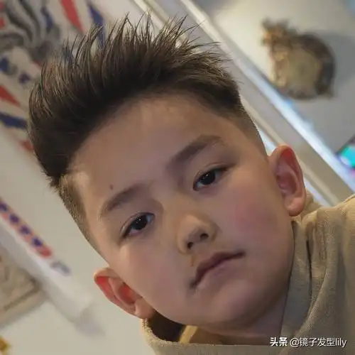 儿童男孩发型 12-15岁学生适合的发型