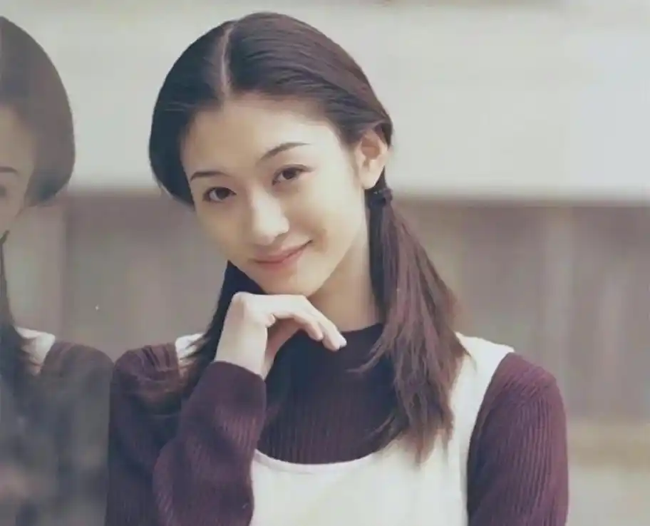 最近刷屏的李小冉14岁就这么美啦