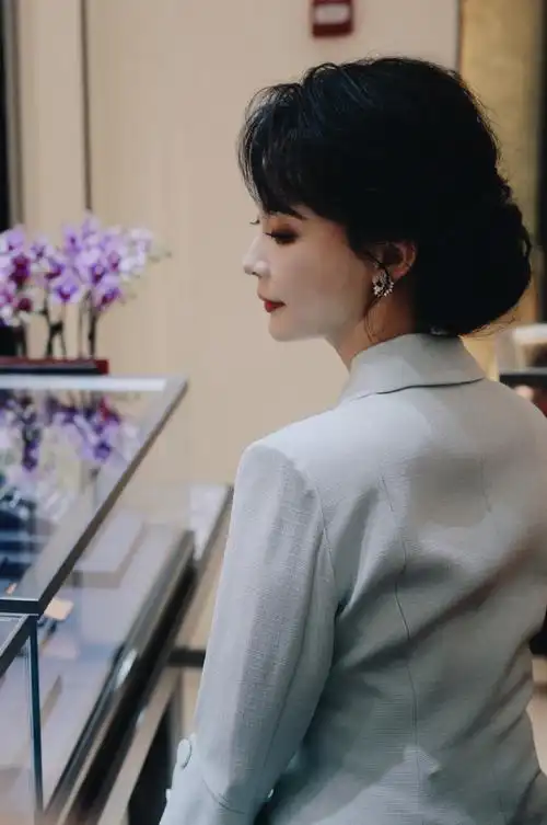 陈数老凤祥品牌全球代言人