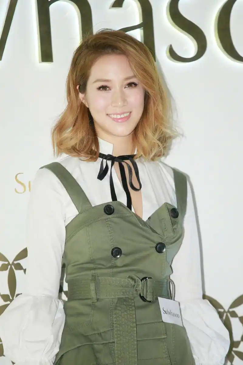 千亿媳妇徐子淇衣品太水!"蛇皮靴"穿出大象腿,大牌秒变地摊货