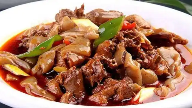 经典川菜魔芋烧鸭的家常做法,鲜香入味好吃不贵,做一锅都不够吃|鸭肉