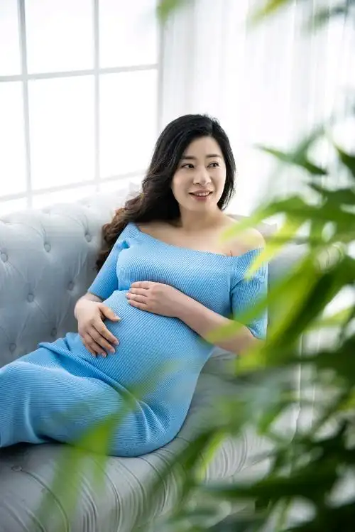 【初次合体】高龄孕妇35周拍的影楼孕肚照