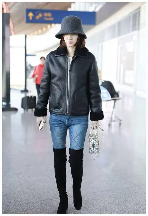 原创王丽坤这回够霸气双腿细的塞不满长筒靴可近1米8腿够真实