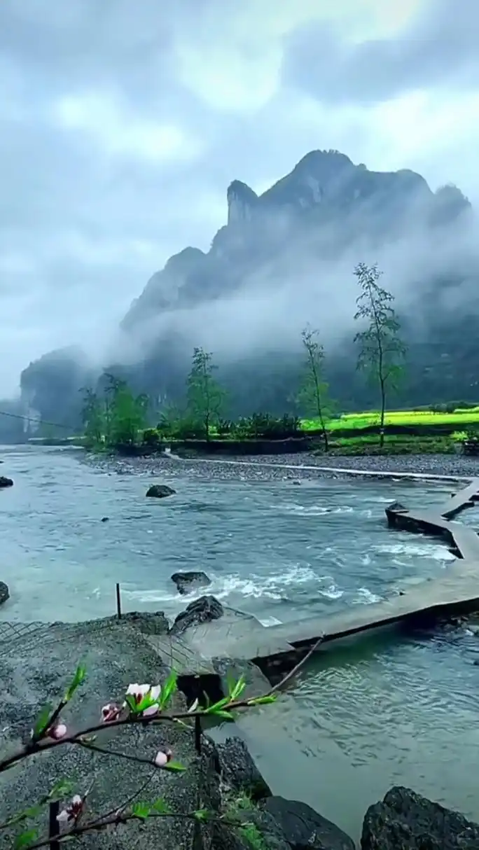 小桥流水,烟雾缭绕,风景如画