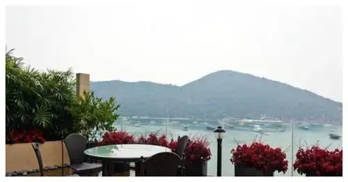 走进洪金宝在香港的豪宅,一家九口住在一起,儿孙满堂令人羡慕