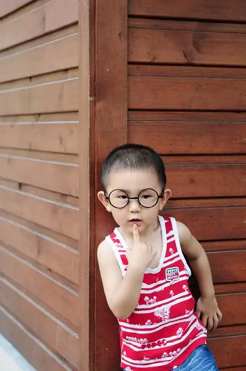 (广州儿童外景摄影服务 广州小男孩外景拍摄)