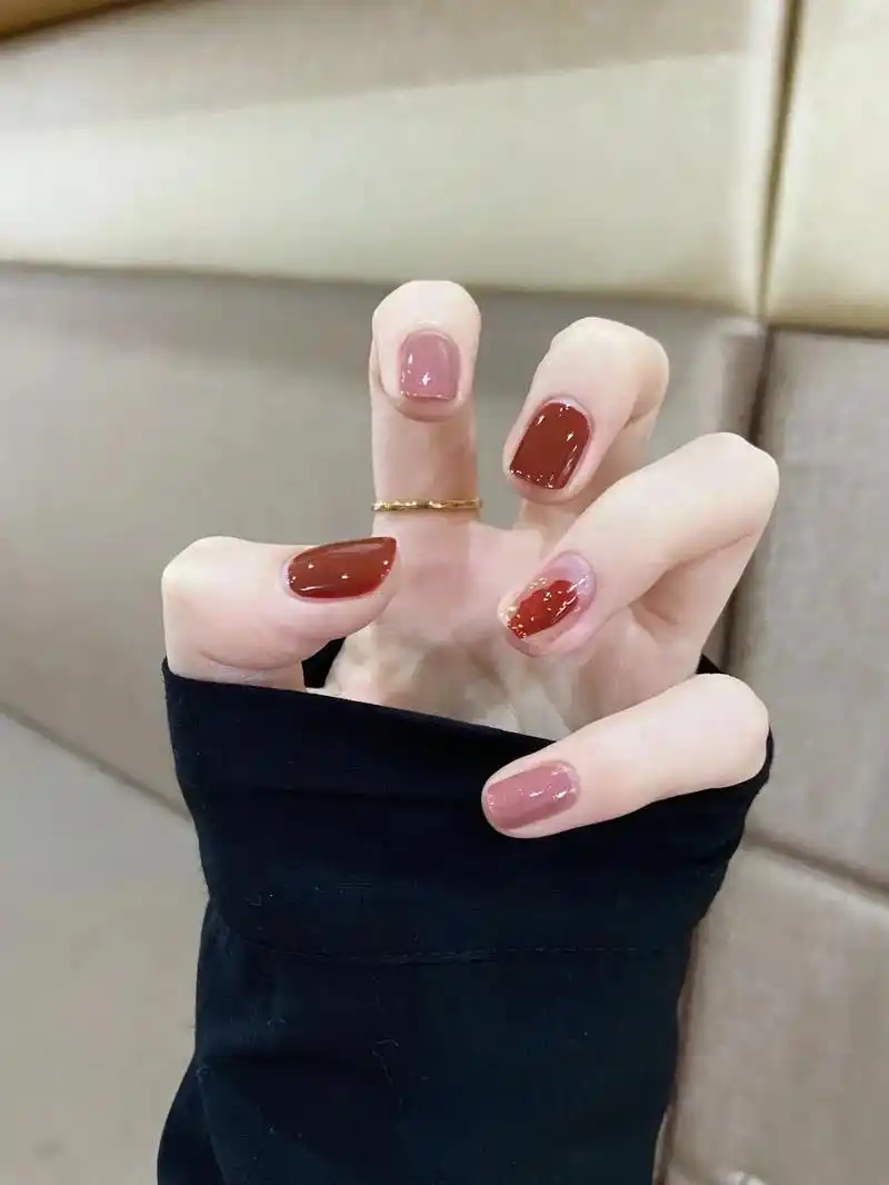 新年美甲 秋冬美甲.#秋冬显白美甲 #短指甲也可以这么美 # - 抖音