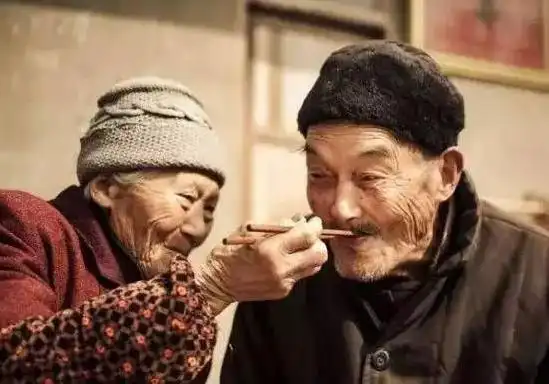 1/ 10都说世间的感情有两种,要么相濡以沫,相守到终老;要么相忘于江湖