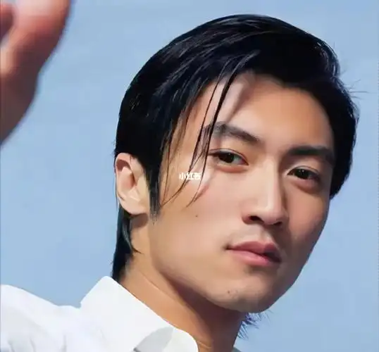 冷酷帅,笑起来也帅,反正就是帅90#港星男神  #谢霆锋