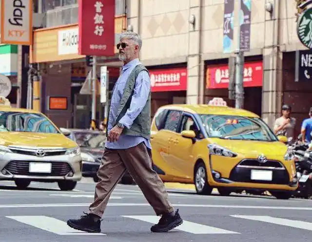 让这位"大爷"告诉你如何穿能帅过余文乐_vernon