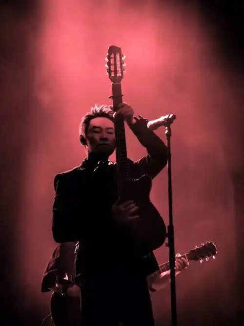 最近粉上梁博的歌了