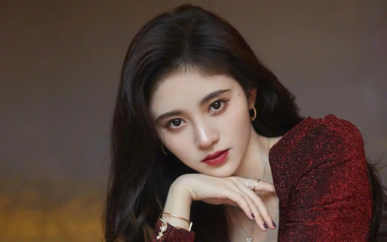 鞠婧祎妩媚性感高清桌面壁纸