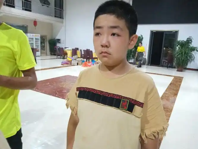 诺!这倔强的眼神