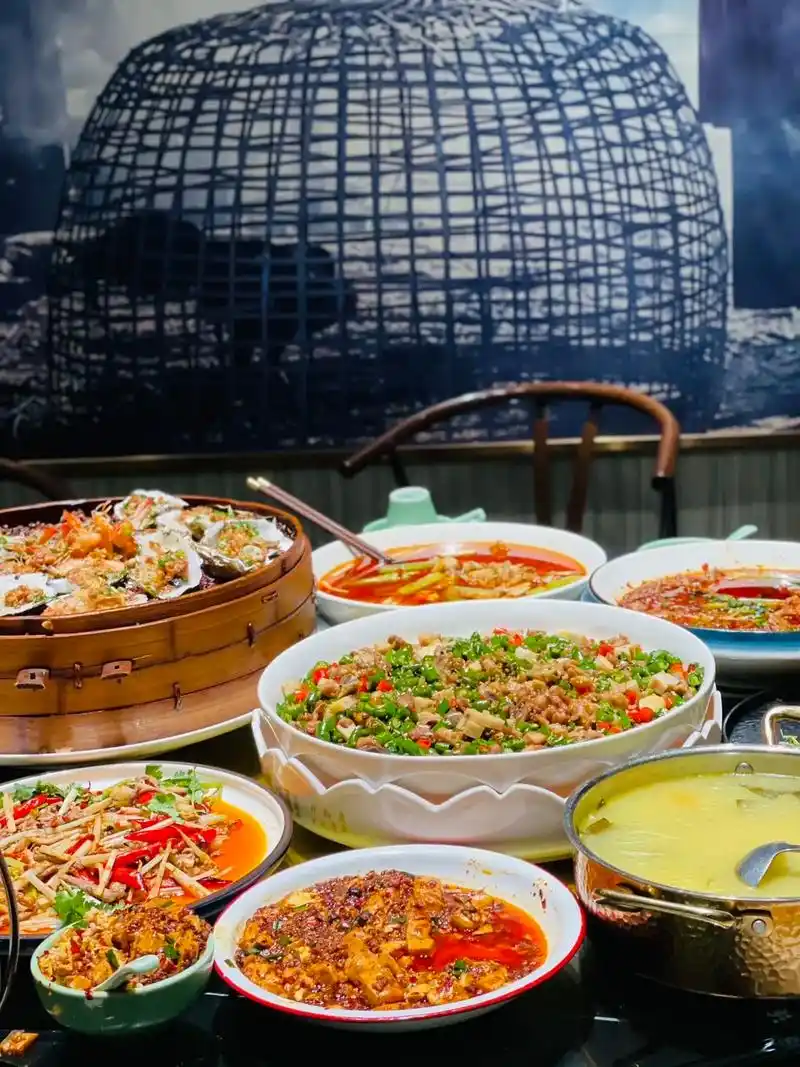 本地人最爱的秦阿哥.本地人最爱吃的中餐馆,现在的客人超过90 - 抖音