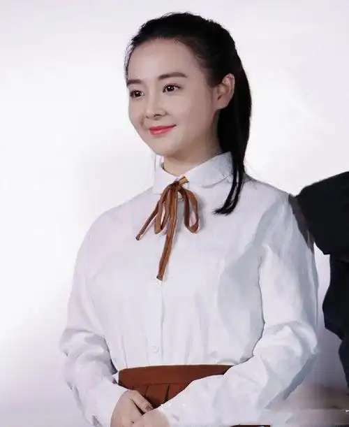 杨丽晓,在《少年包青天3》中饰演小狸,如今逆袭美得不可方物_释小龙