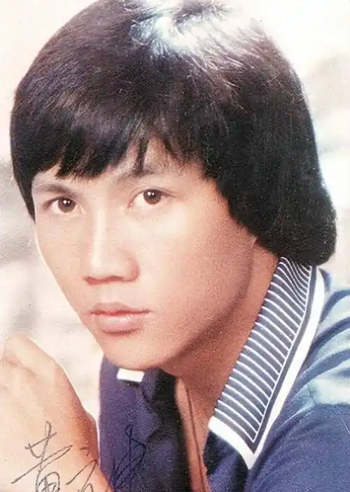 长子46岁次子43岁,小儿子36岁,个个让她骄傲_黄锦燊_黄汉伟_上海滩