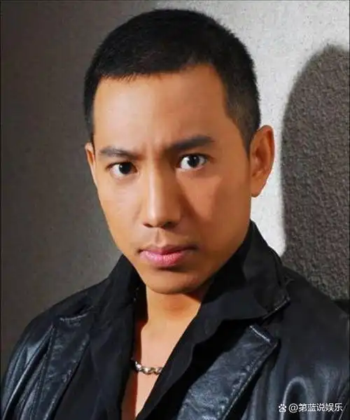 谷智鑫因拍戏坠马脊椎受伤成瘫痪妻子大肚子照顾他不离不弃