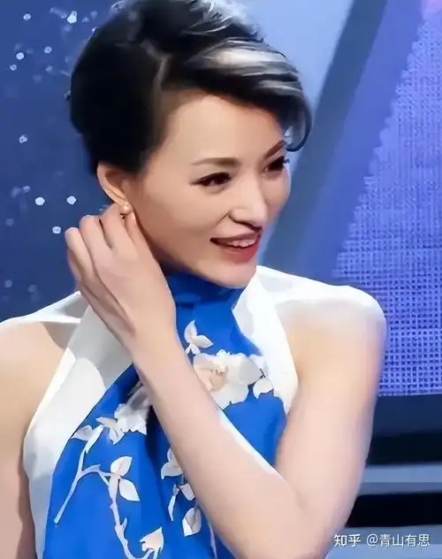 央视春晚四大主持聚会!周涛调皮,朱军显沧桑,董卿留短发仍美丽