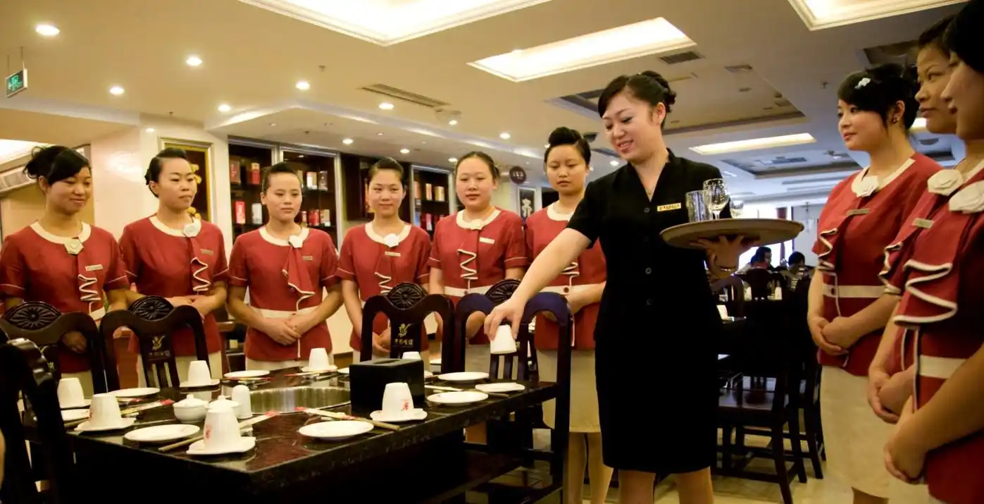 关于酒店服务员工作时所需要的细节,我就介绍这么多,如果你想找服务员