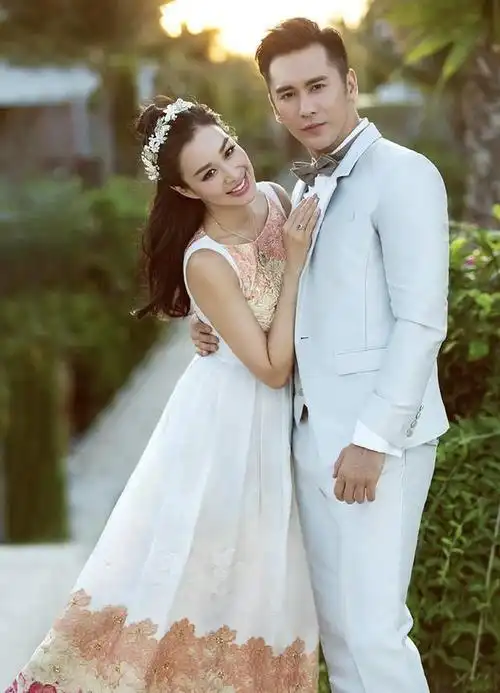 钟丽缇:两段婚姻生3个女儿,三婚嫁小12岁的张伦硕被宠成了宝