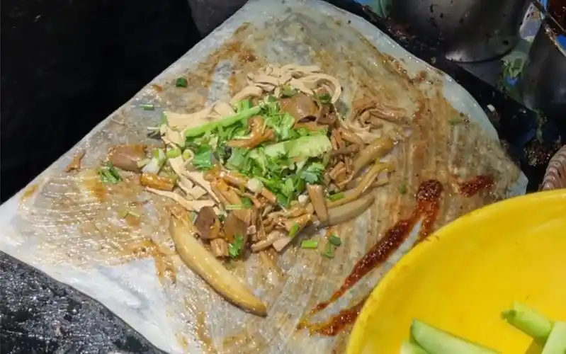 香辣鸭肠卷饼!我太爱吃鸭肠了～超超超超级好吃!