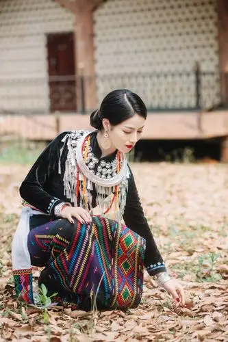 在云南陇川,有一种美丽叫景颇女子统稀宽纤_姑娘