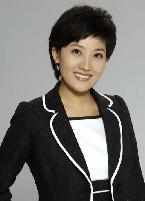 郑天亮:《东方时空》最小女主持,才华横溢,与《新闻联播》无缘