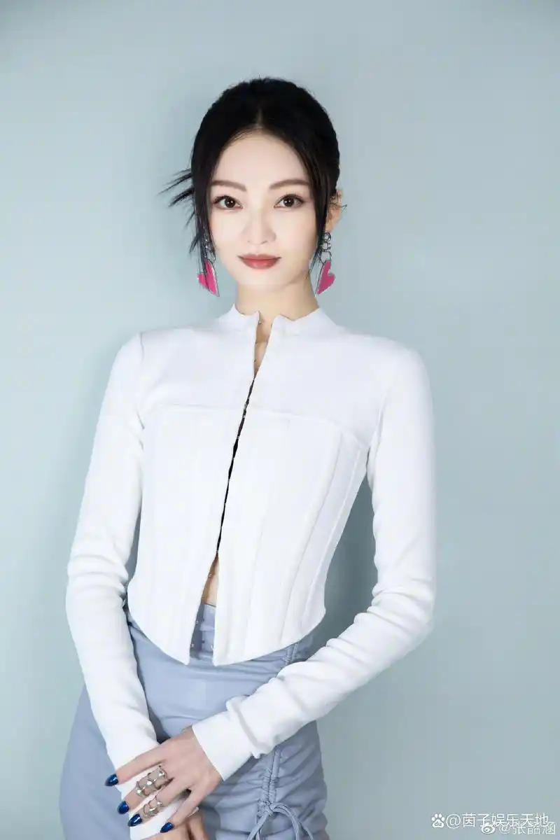 张韶涵写真,妆容清新自然!