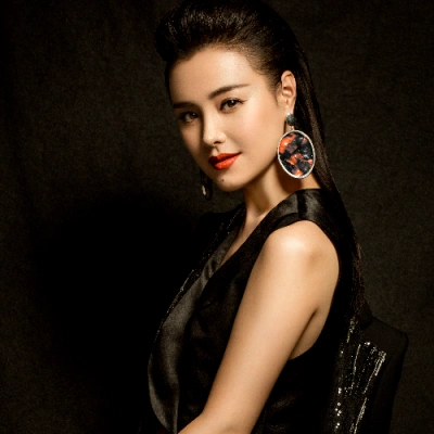 歌手:王紫菲                          [id:$00000000] [ti:对着月亮