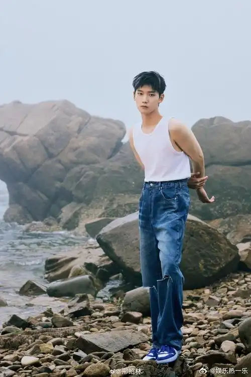邢昭林26岁生日写真##邢昭林海边清爽少年