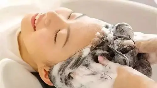夏季头皮易出油到底该怎么办呢