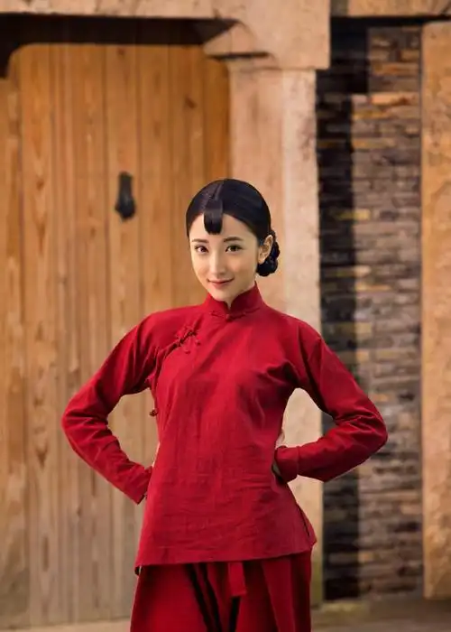 红红的红高粱 , 火火的九儿 . .