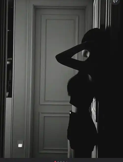 520翻车现场:女子收了礼物到酒店后反悔,男的光猪跑出门拖回房